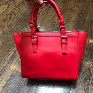 Red medium-sized square express purse